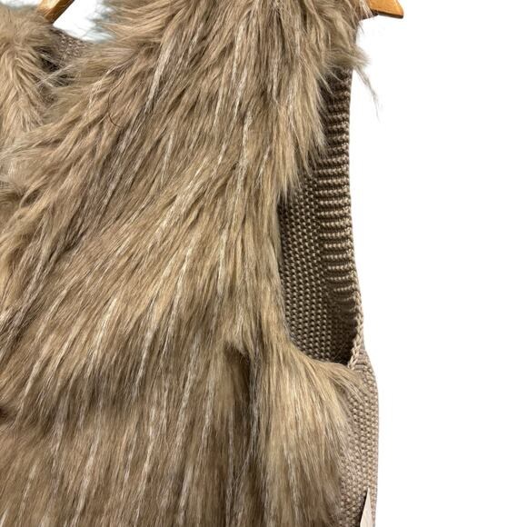 Oversized Faux Fur Knit Vest, tan/beige, Size XL - Picture 6 of 10